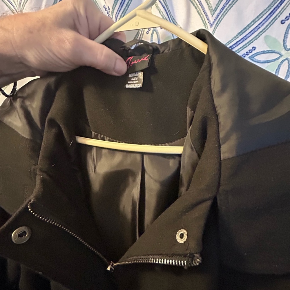 NWOT Torrid Black Toggle Winter Coat w/Hood, Pockets and Zipper GORGEOUS - Picture 4 of 10